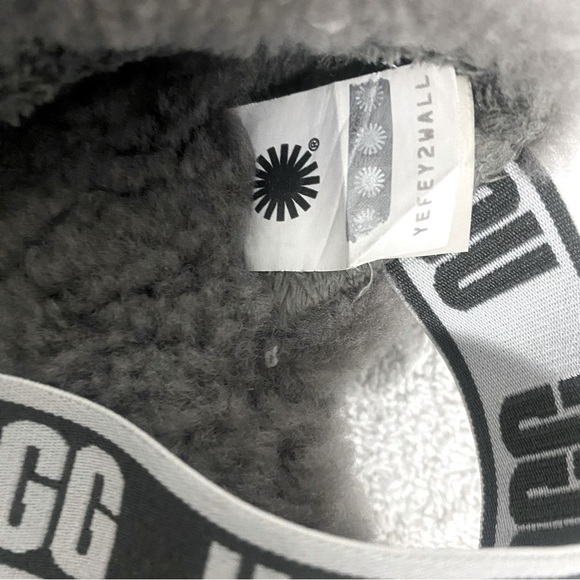 UGG Women’s Size 6 Fluff Yeah Grey Slide Slippers Comfort Faux Fur - Picture 8 of 8